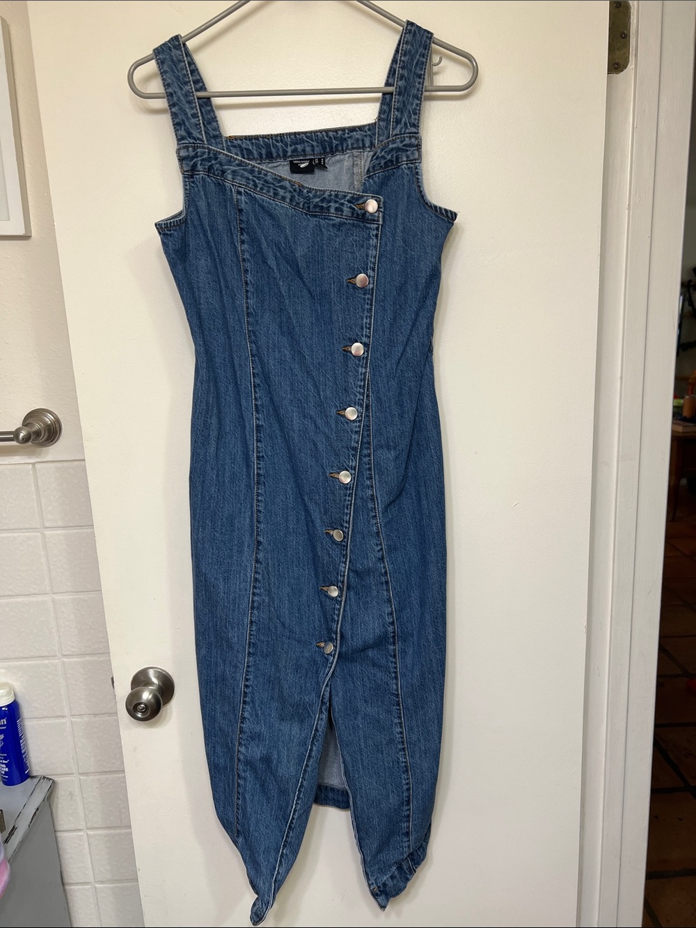 Vero Moda Blue Denim Button-Front Midi Dress size Medium comes with Denim belt.